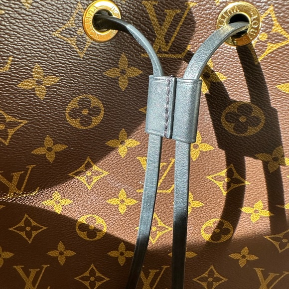 Louis Vuitton Neonoe Bucket Bag - Picture 11 of 11